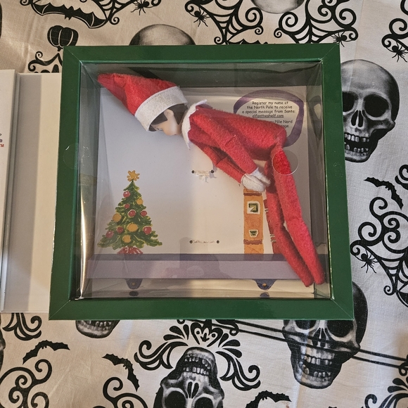 Elf on the shelf - Picture 3 of 4